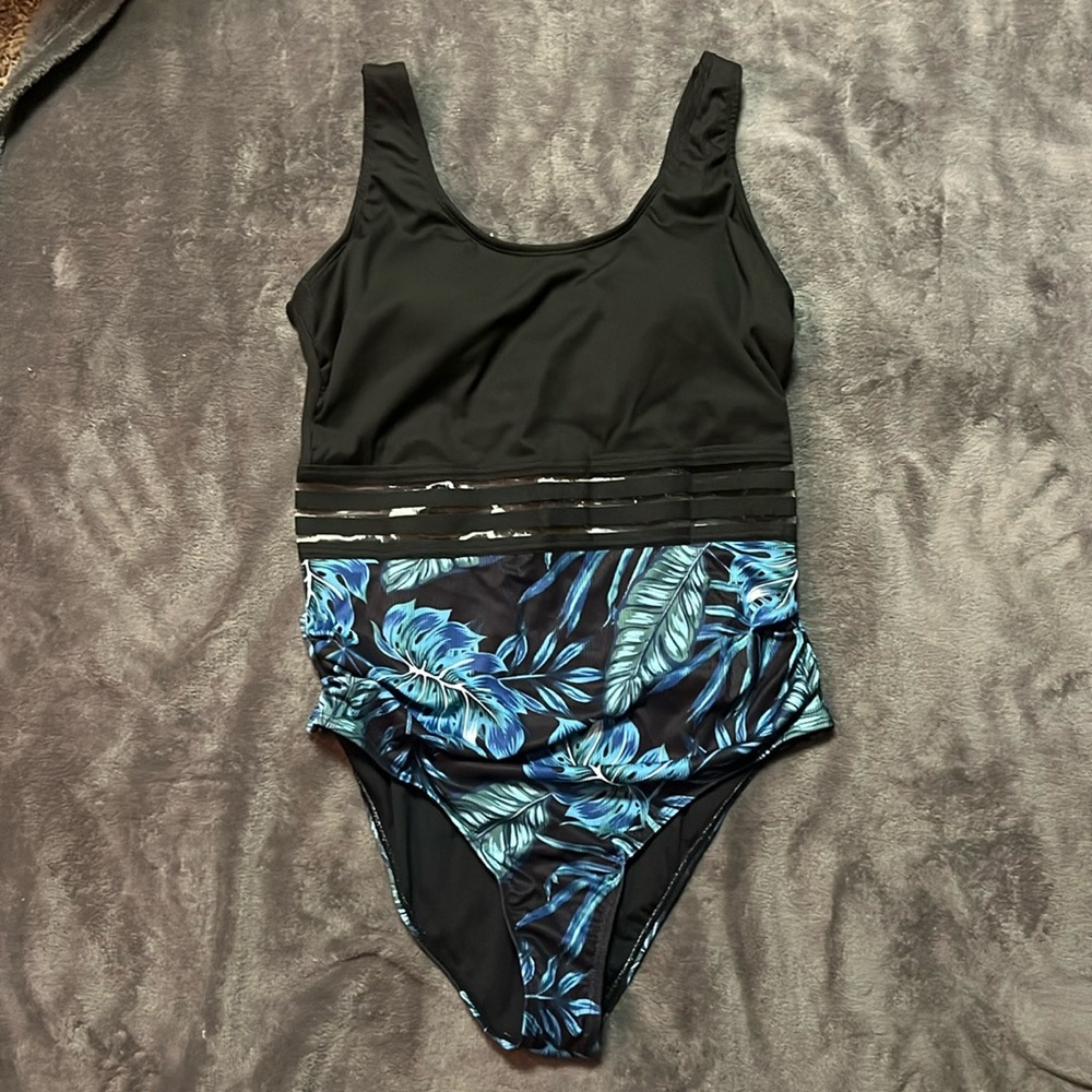 CUPSHE one piece bathing suit